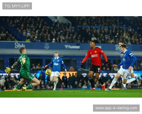 埃弗顿球迷组织开展慈善活动获好评，埃弗顿小球迷