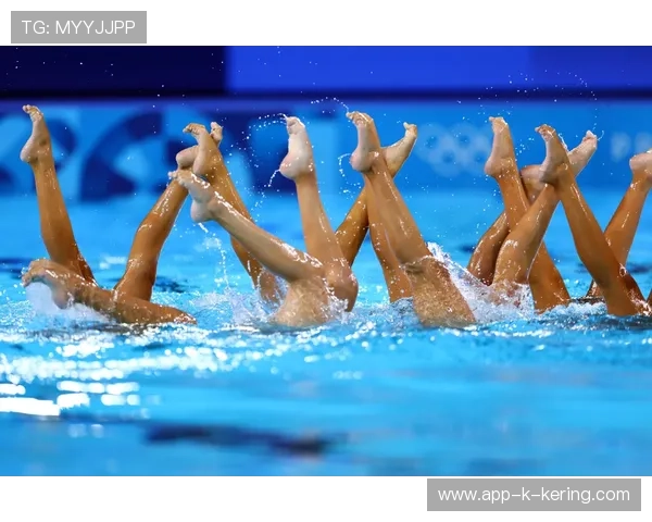 花样游泳队强化同步性训练，整套动作呈现度更高