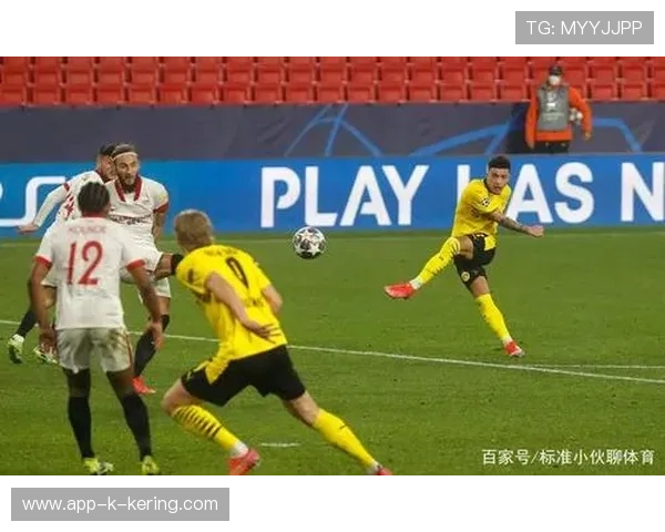 多特蒙德中路渗透顺滑撕开两层包围