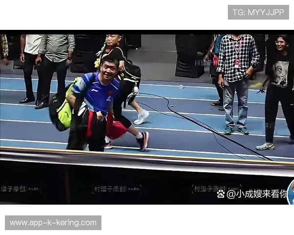 球员赛后参与线上直播与球迷互动答疑解惑增进亲切感